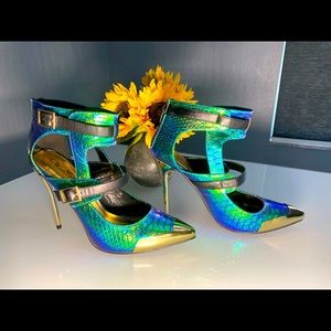 Size 11 sexy blue green fish scale design  heel